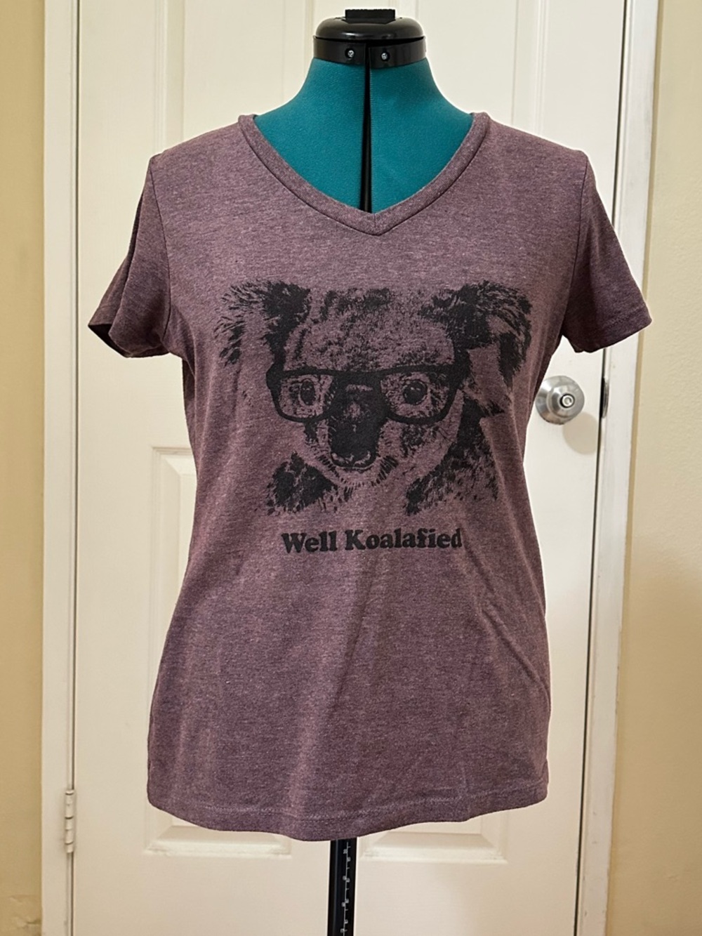 Choke Sz M “Well Koalafied” Graphic V-Neck San Diego Zoo Tee - Purple